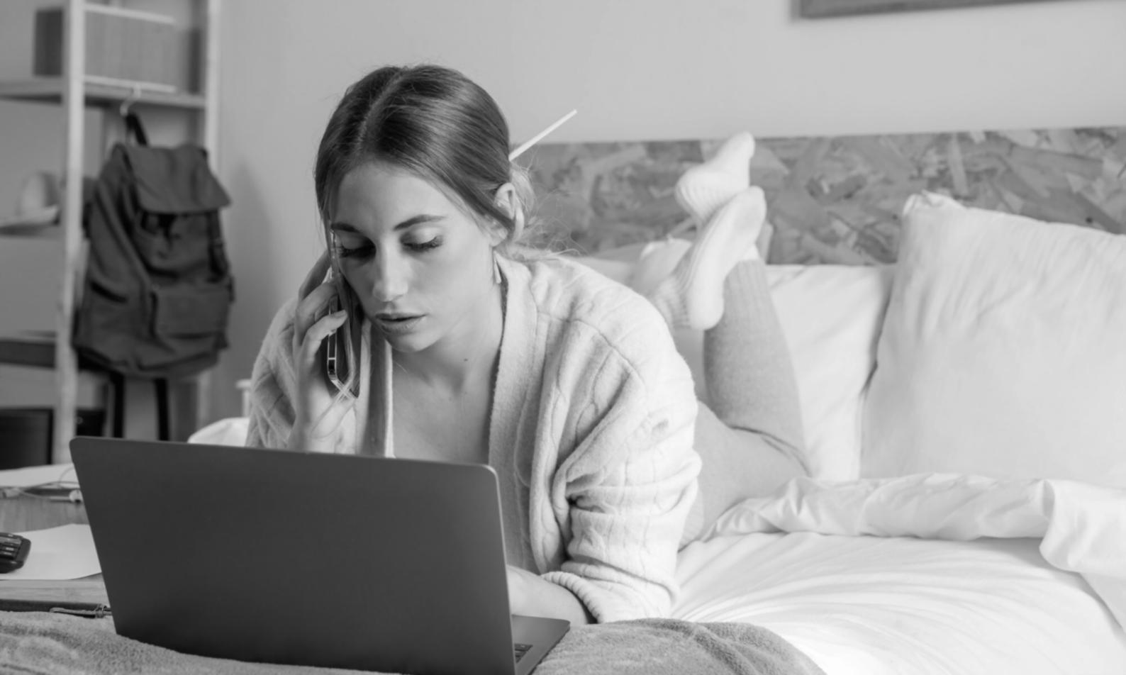 Análisis financiero moderno con gráficos y datos