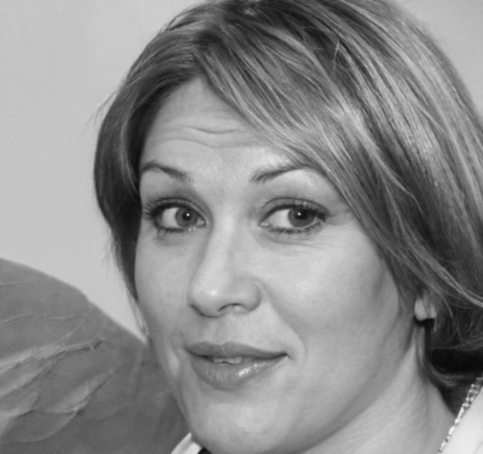 Retrato profesional de especialista financiera
